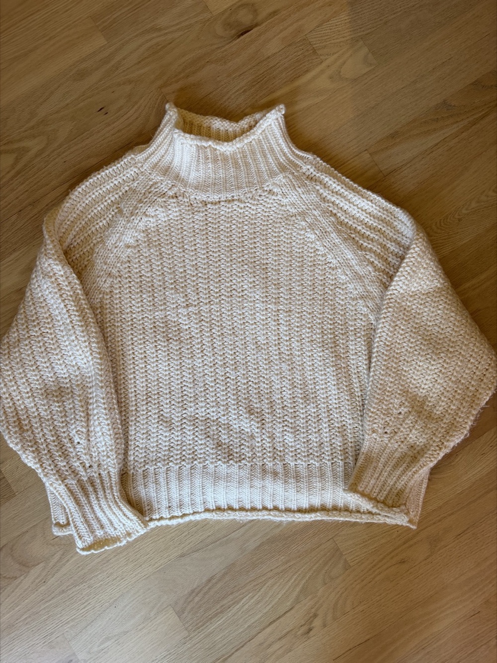En Saison Cream Turtleneck Sweater Size Large Like New